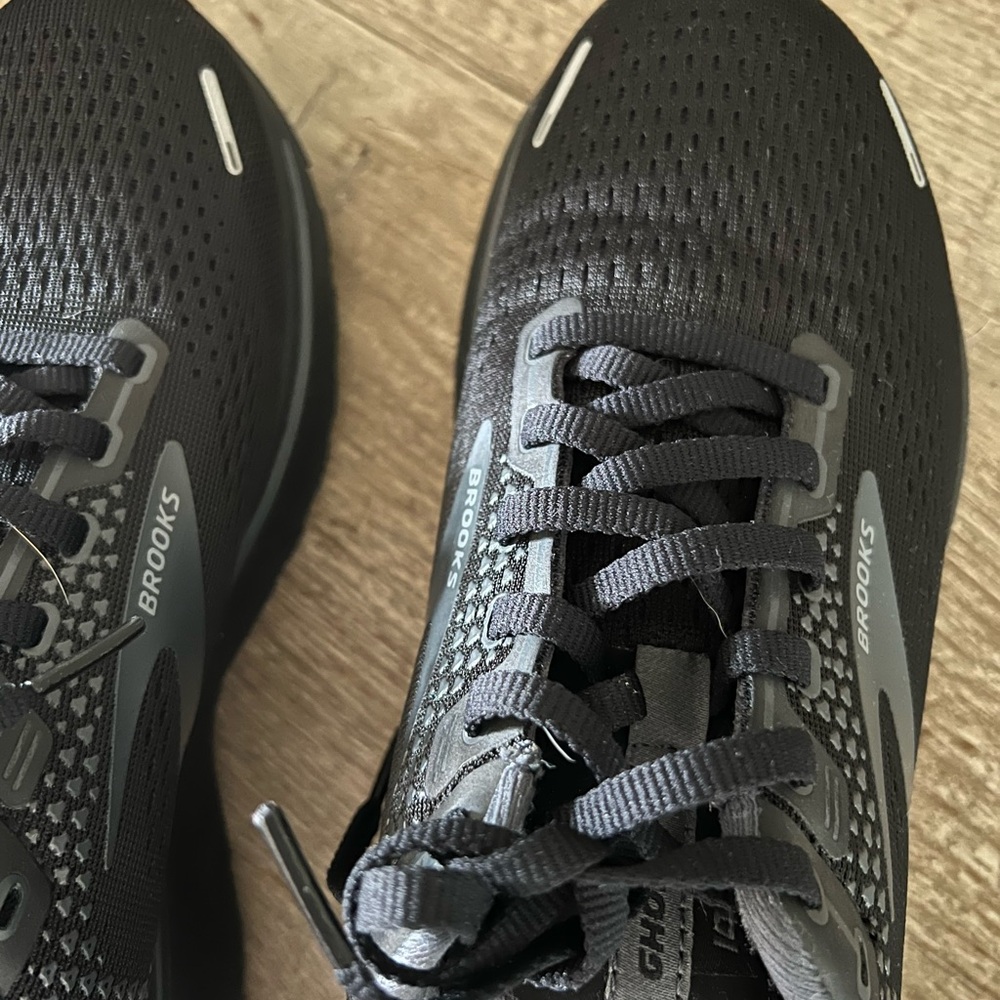 Brooks Women’s Black Running Shoes 9 - Picture 9 of 9